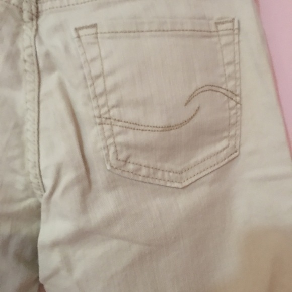 Signature Levi Tan Short 6 Misses - Picture 3 of 4